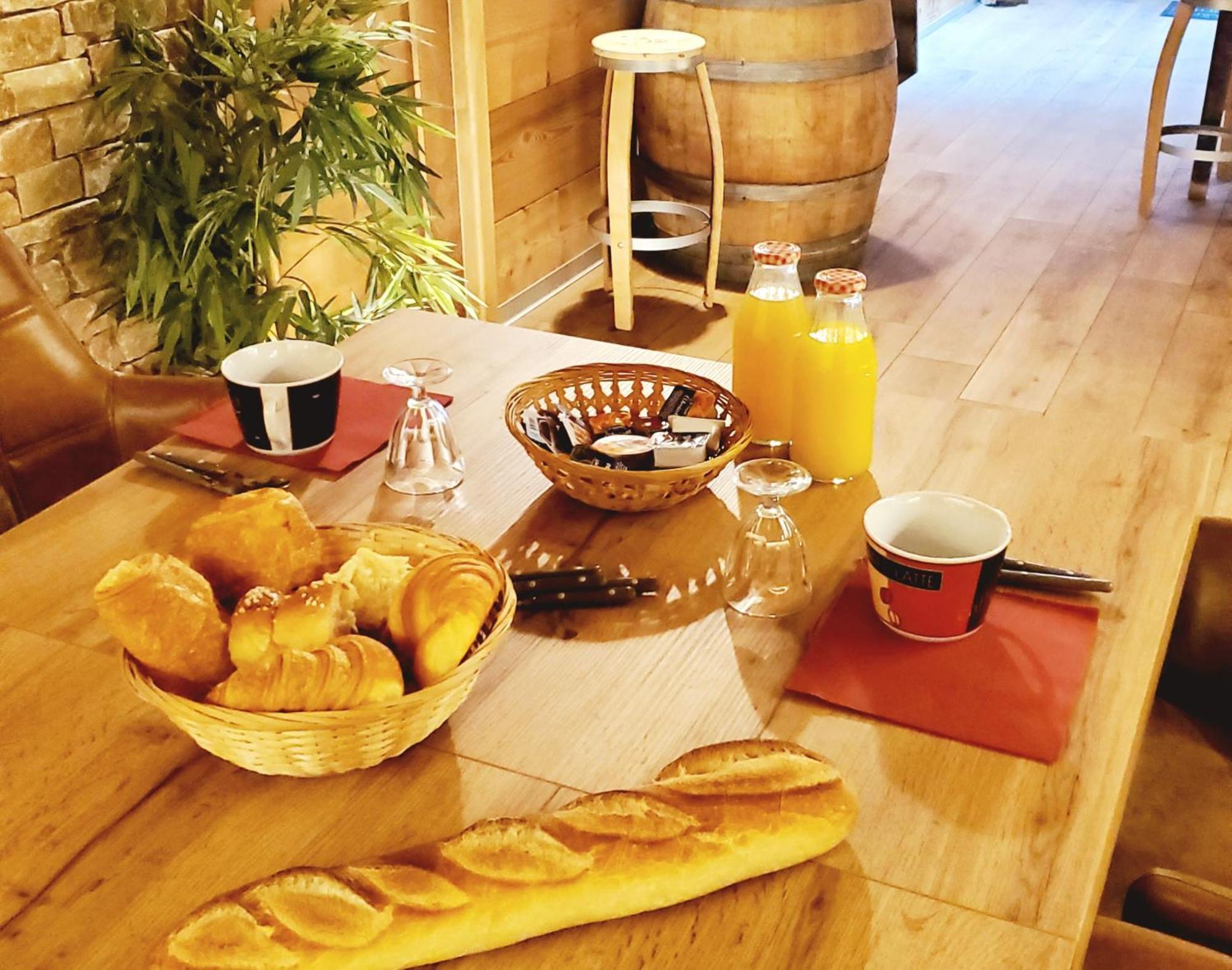 Del Vino Bar A Vin & Guitares Appartement Sauna Terrasse Garage Orchamps-Vennes Dış mekan fotoğraf