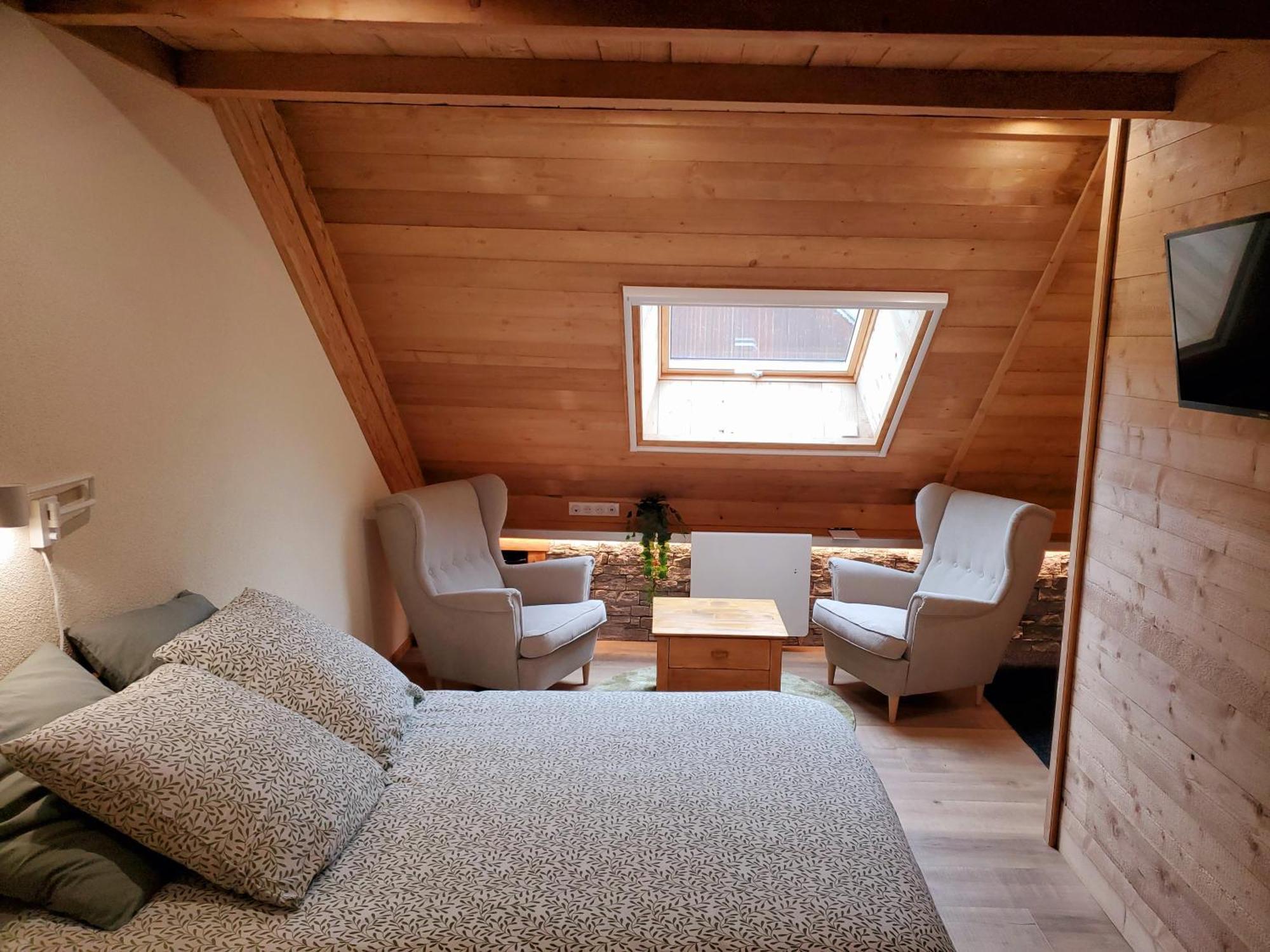Del Vino Bar A Vin & Guitares Appartement Sauna Terrasse Garage Orchamps-Vennes Dış mekan fotoğraf