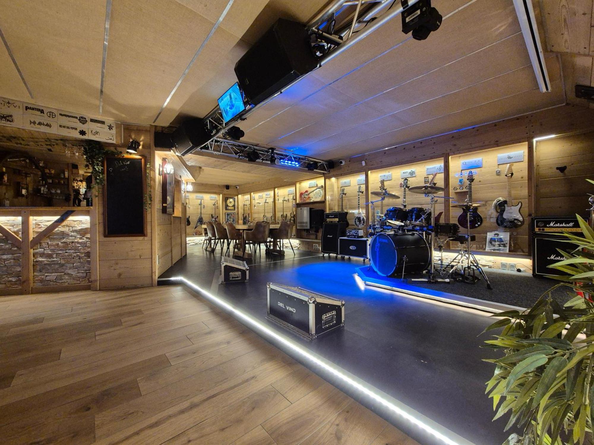 Del Vino Bar A Vin & Guitares Appartement Sauna Terrasse Garage Orchamps-Vennes Dış mekan fotoğraf
