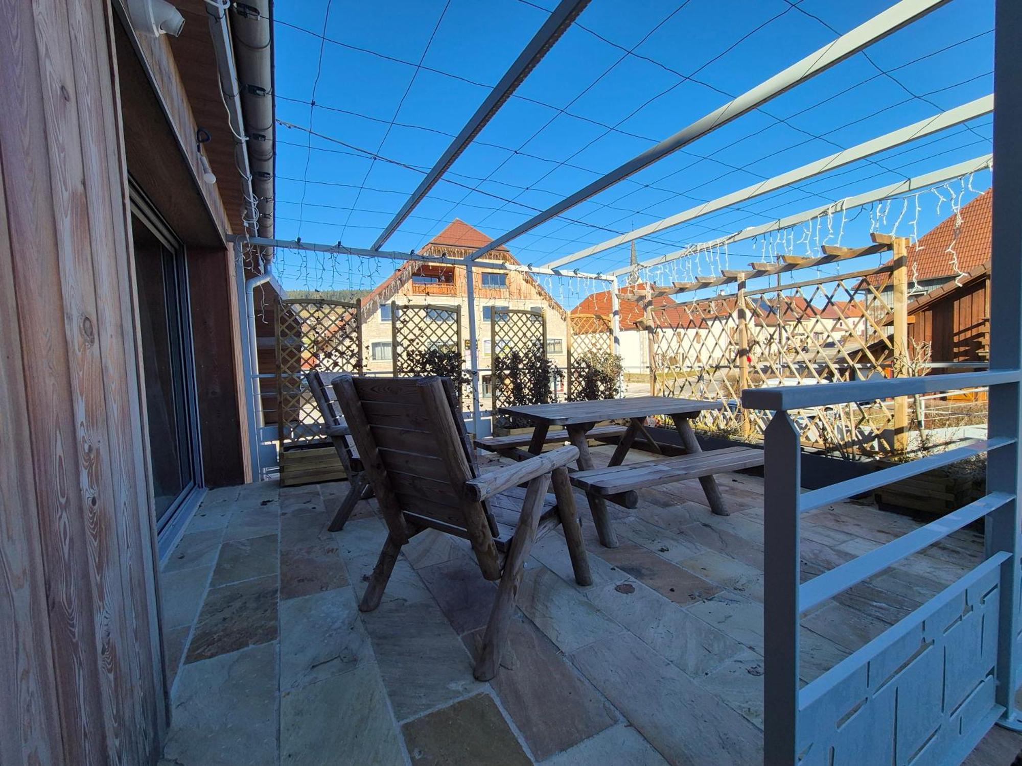 Del Vino Bar A Vin & Guitares Appartement Sauna Terrasse Garage Orchamps-Vennes Dış mekan fotoğraf