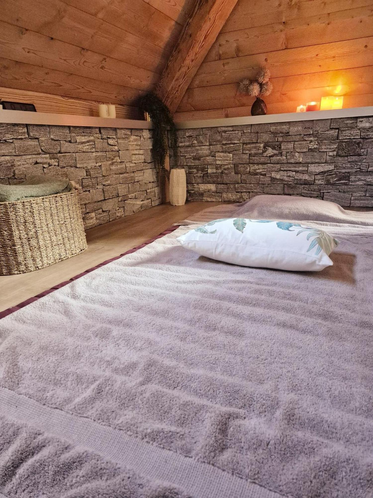 Del Vino Bar A Vin & Guitares Appartement Sauna Terrasse Garage Orchamps-Vennes Dış mekan fotoğraf